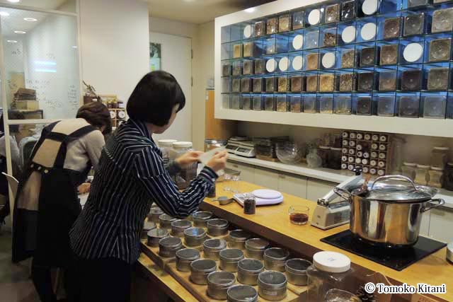韓方茶を調合するスペース