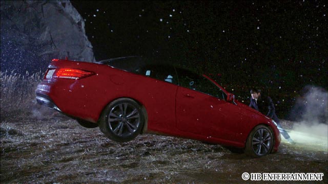 崖から落ちそうになったチョン・ソンイの乗った車をト・ミンジュンが超能力で止めるシーンを撮影