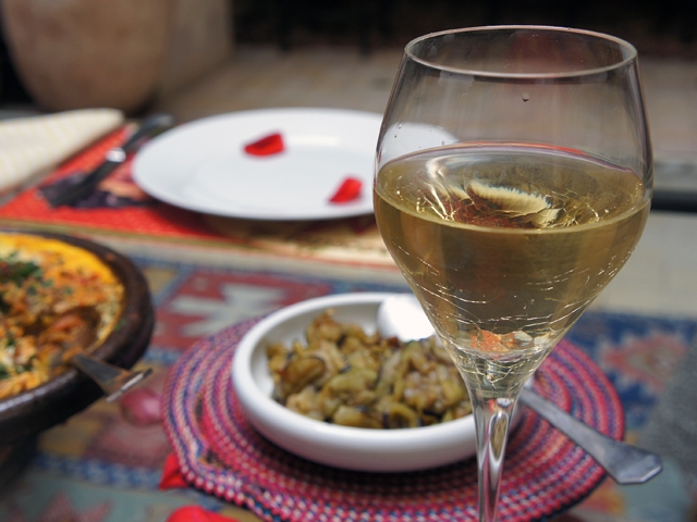 モロッコ産の白ワイン。思いかけずおいしい