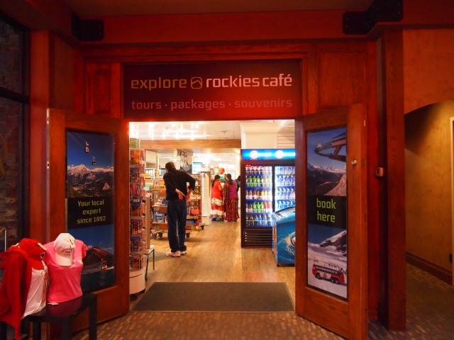 現地ツアー予約はexplore rockies cafeで