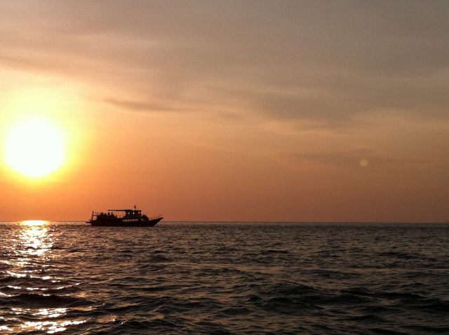 アンダマン海に浮かぶ夕日