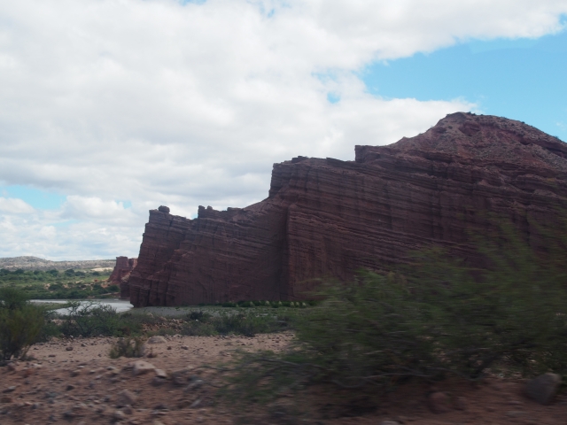 ユニークな形の岩山たち