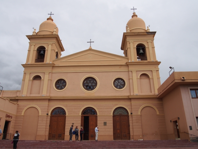 カファジャテの街の中心にある教会