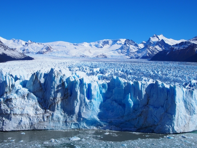 巨大なペリトモレノ氷河