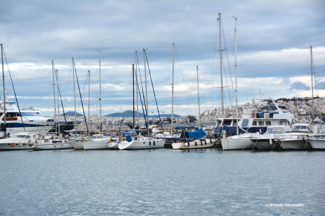 ピレウス港に隣接するフリスヴォス・マリーナには無数の漁船