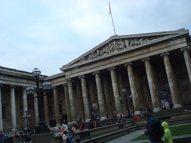 大英博物館の正面入り口