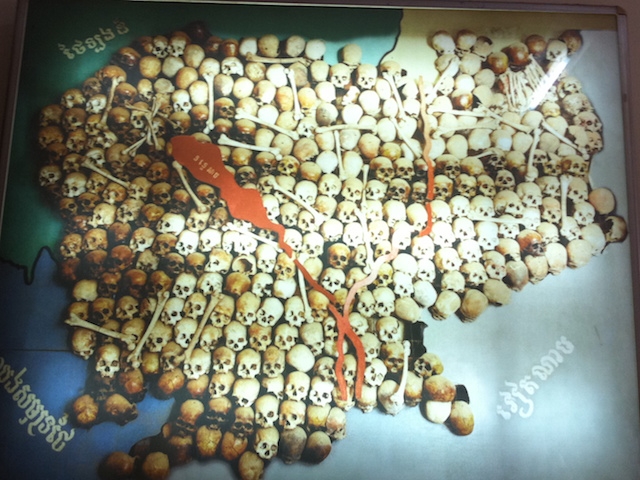 博物館内にある、ドクロで描かれたカンボジア地図