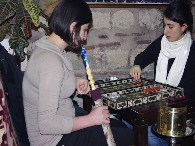 トルコのカフェでチャイと水タバコを楽しもう - 成功する留学