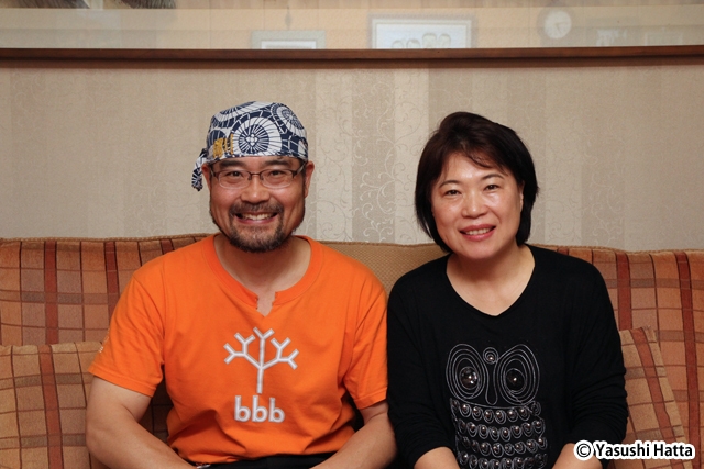 韓国人ながら日本名を名乗るオーナーの剛さん（左）と奥様。